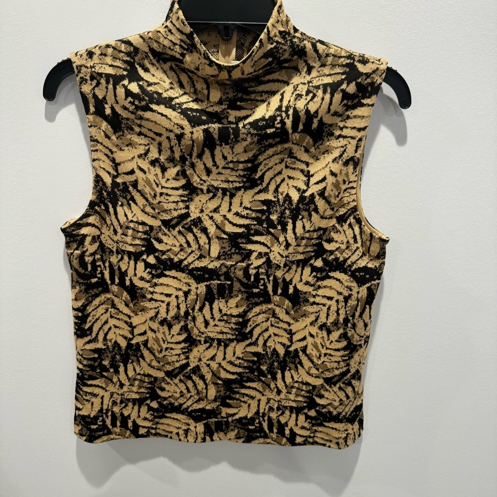 St. John Printed Turtleneck Top small sleeveless leaves leaf‎